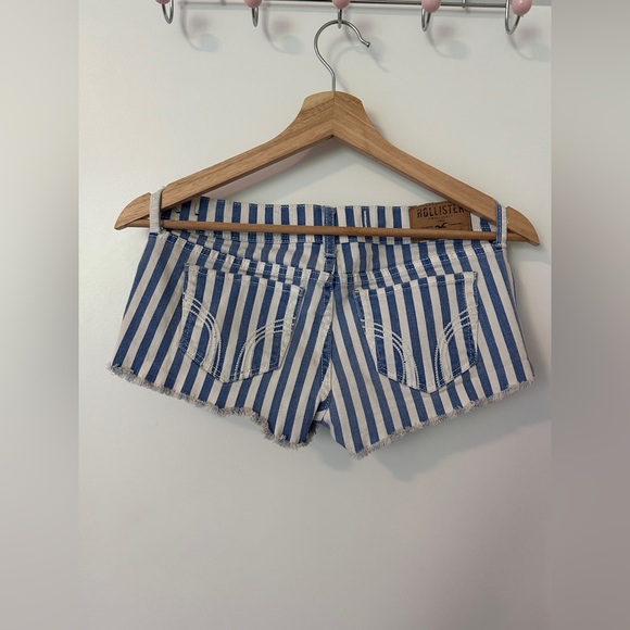 Hollister Short Shorts - Picture 4 of 5
